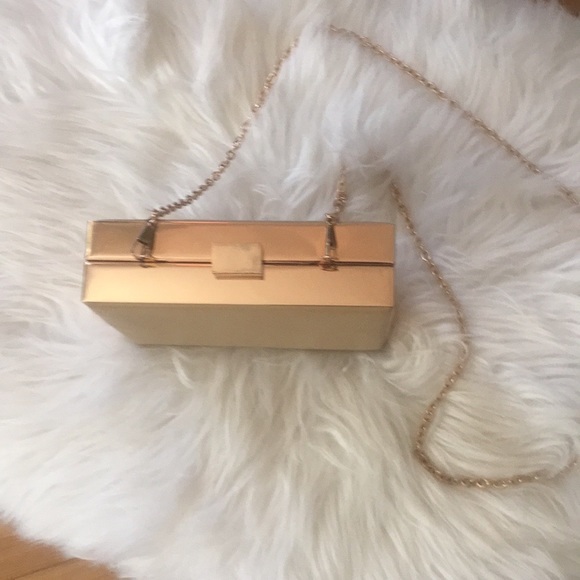 Tan hard case shoulder bag with gold accents - Picture 3 of 10